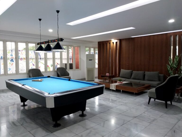 Billiard & Lounge